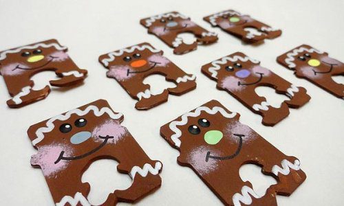 bread-tag-gingerbread-men-close.jpg